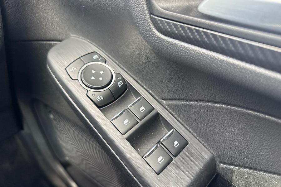 Ford Kuga Photo autoimg-1eb002ee17f2ca1d5f3c590e9d4f05833201b255.jpg
