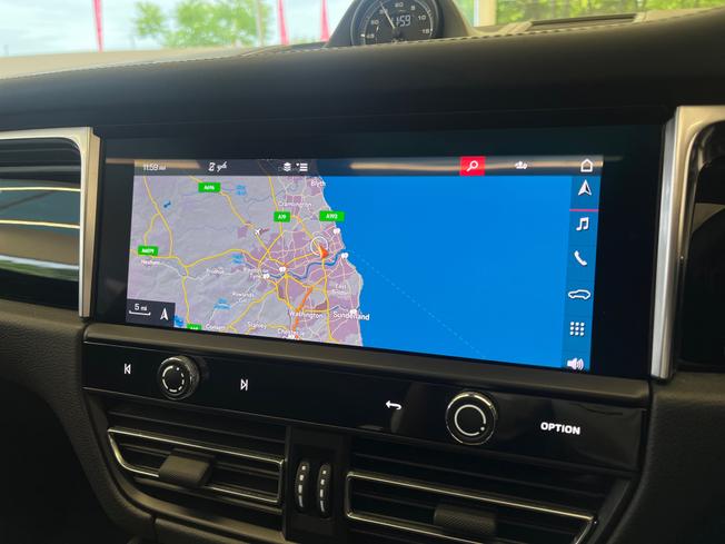 PORSCHE Macan Photo 32