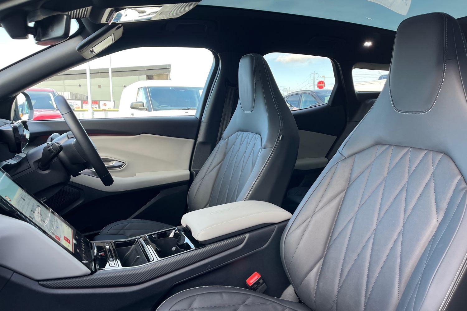 Ford Explorer Photo 18