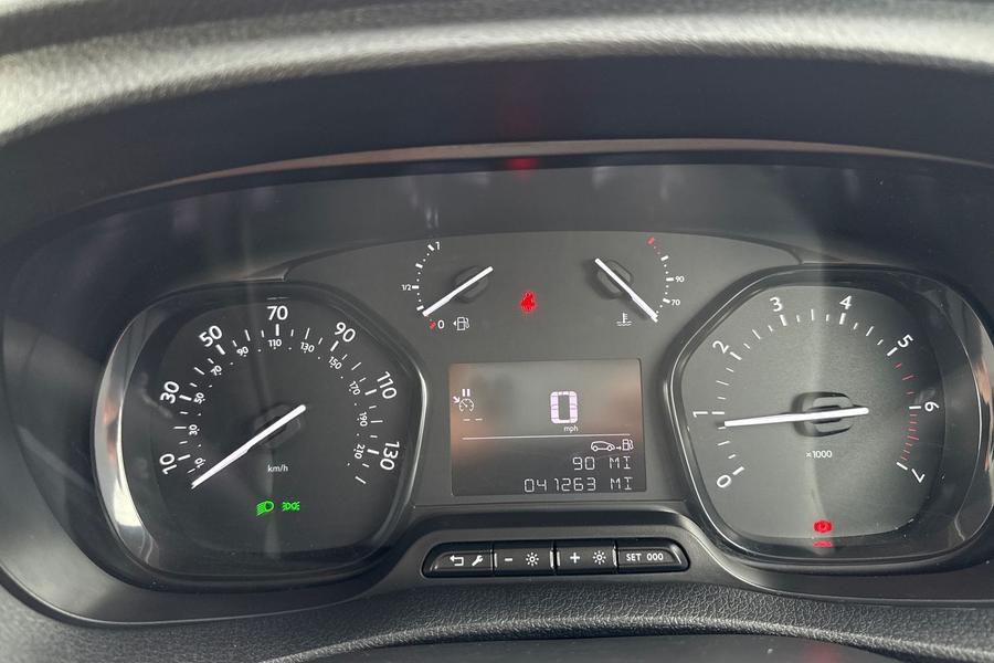 Vauxhall VIVARO Photo autoimg-1ebf8ad2c6eda25ca0a30ff3236923f8ba3b140f.jpg