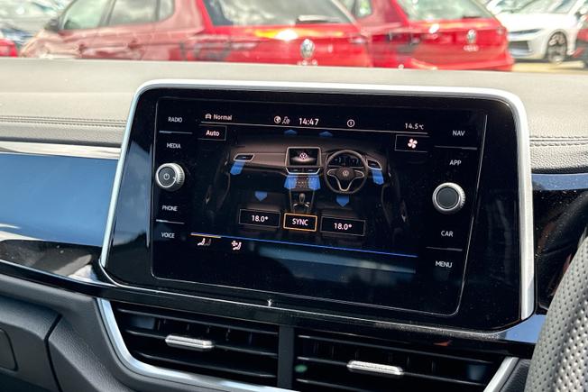 VOLKSWAGEN T-Roc Photo 38