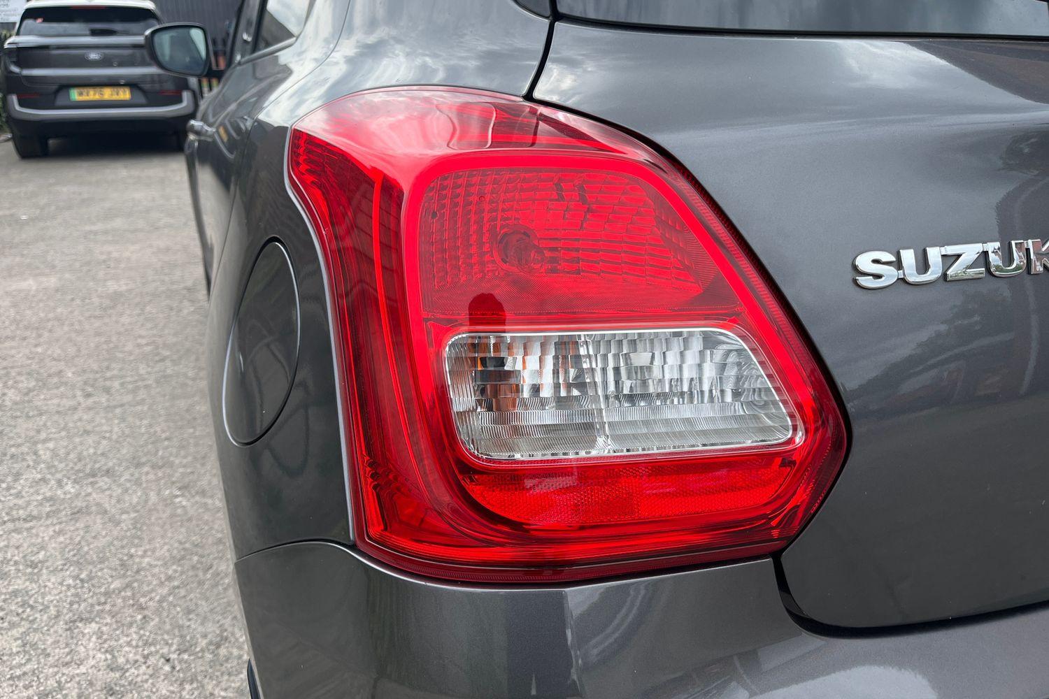 Suzuki SWIFT Photo 37