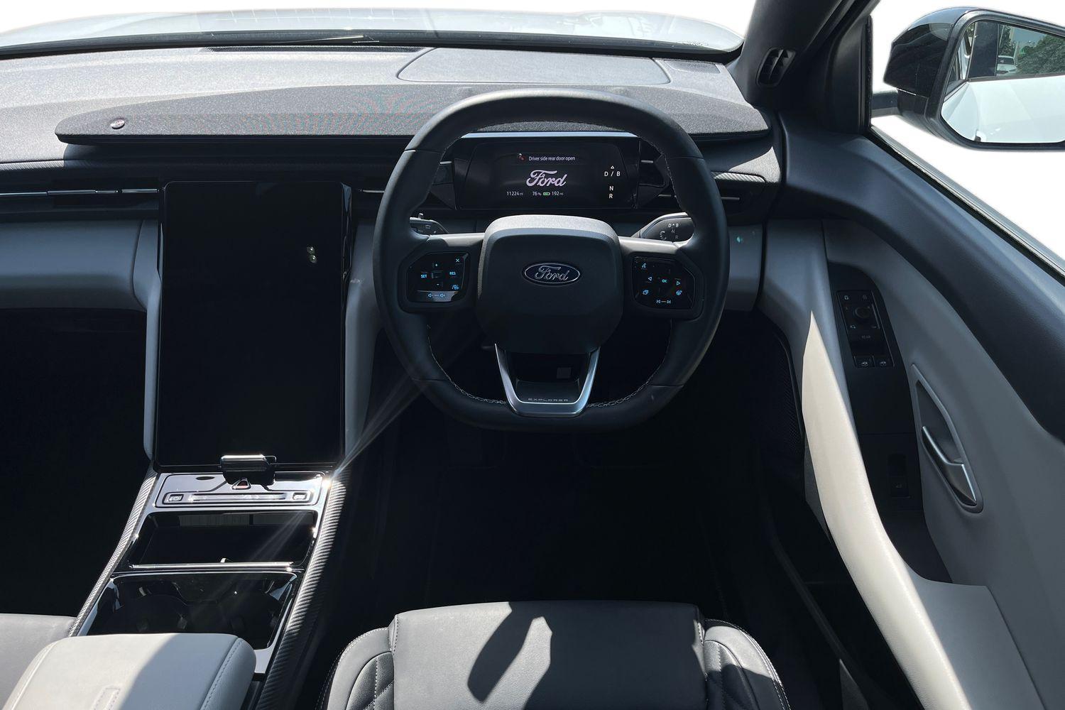 Ford Explorer Photo 10