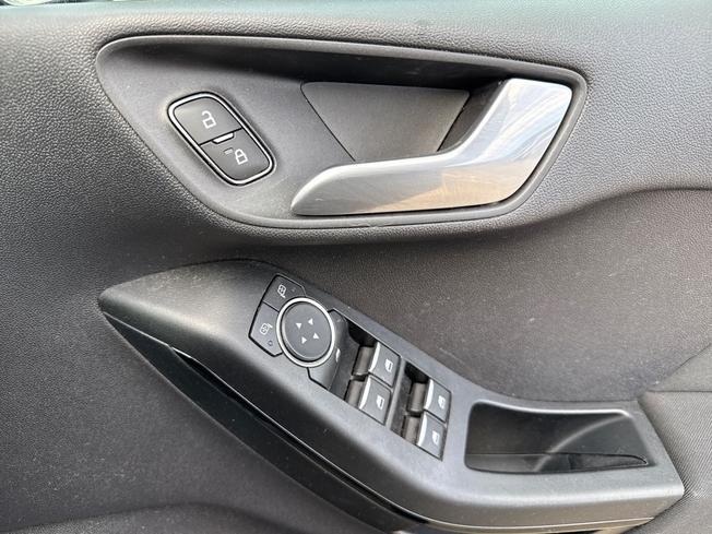 FORD Fiesta Photo 27