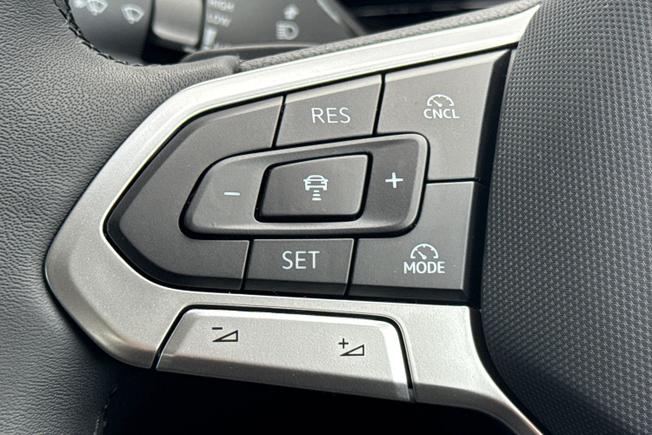 VOLKSWAGEN Tiguan Photo 16