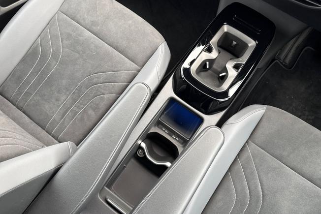 VOLKSWAGEN ID.4 Photo 24