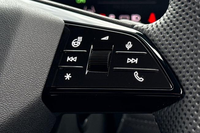 Audi Q6 e-tron Photo 17