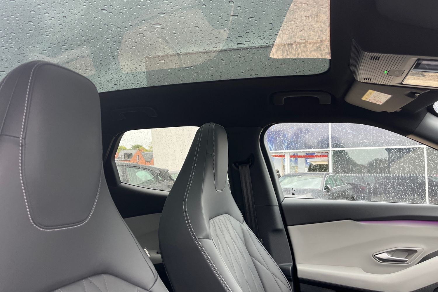 Ford EXPLORER Photo 16