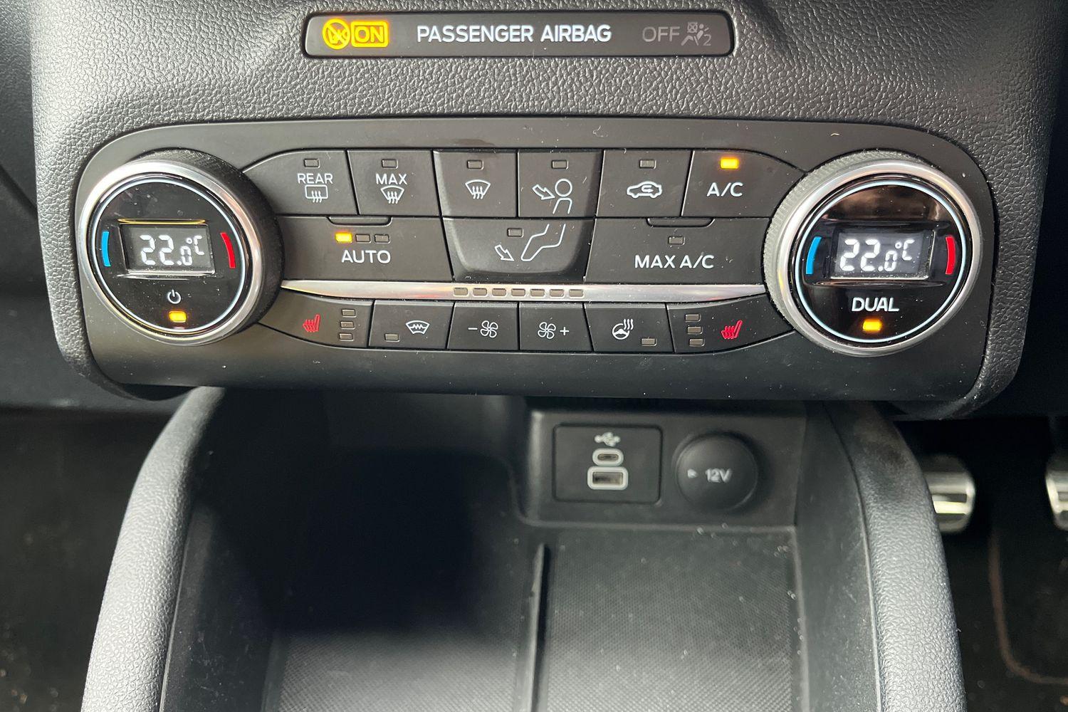 Ford KUGA Photo 32