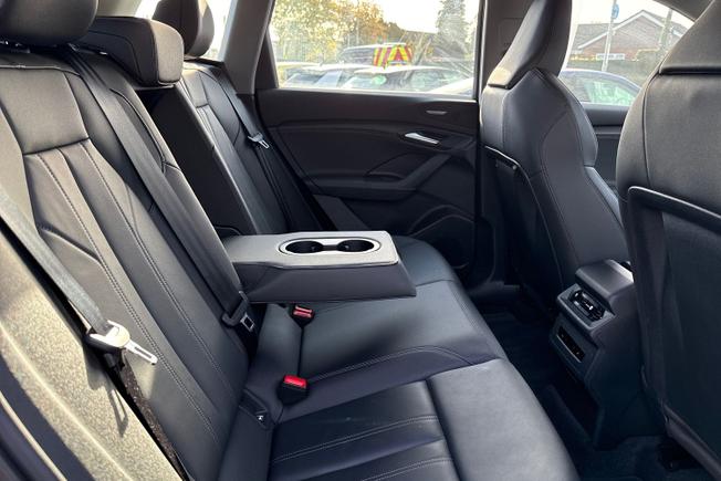 AUDI Q6 e-tron Photo 46