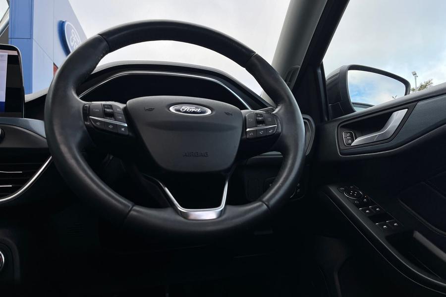 Ford FOCUS Photo autoimg-1edbf8dcac310832ad253d6275d60a5eef9689f2.jpg