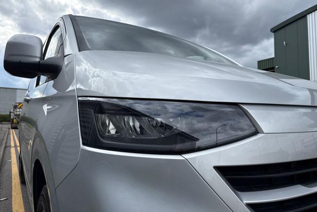 VOLKSWAGEN Transporter Photo 19