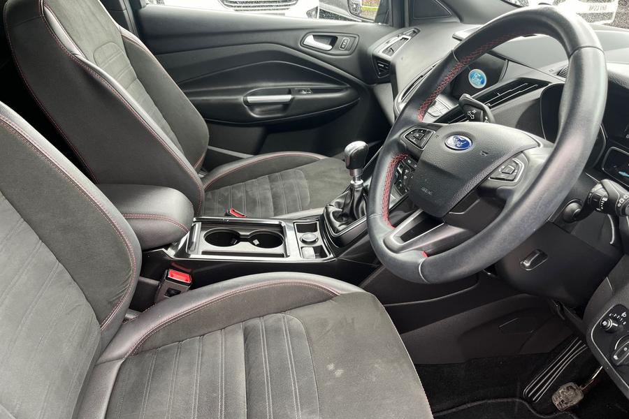 Ford KUGA Photo autoimg-1ee22cb89eef315142e2595092514a20a29e2e21.jpg