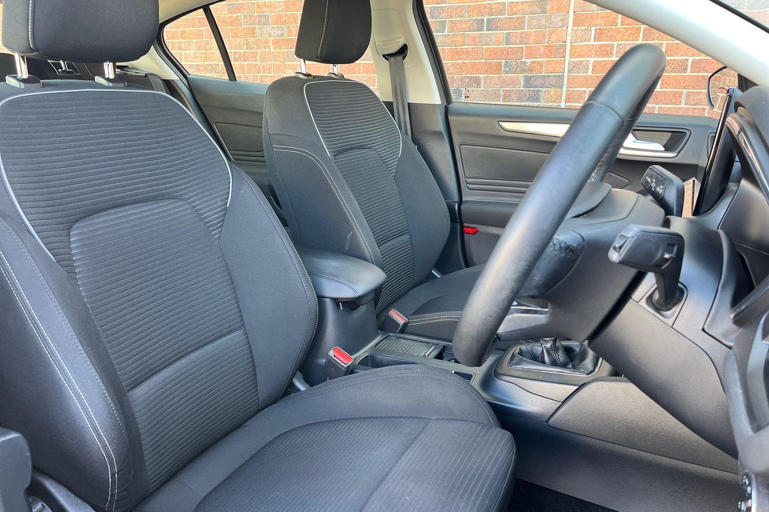Ford Focus Photo 16