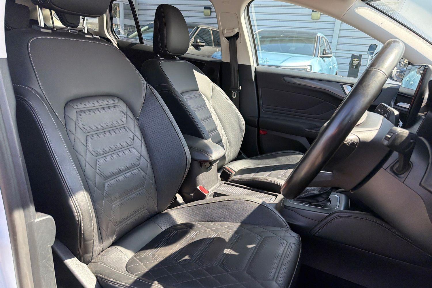 Ford FOCUS Photo 16