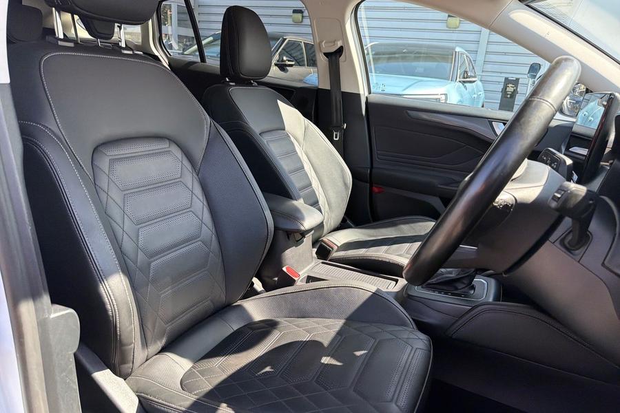 Ford FOCUS Photo autoimg-1eedebe2fec08e097f6b749be57a33c81640da07.jpg