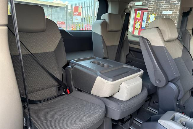 VOLKSWAGEN Multivan Photo 28