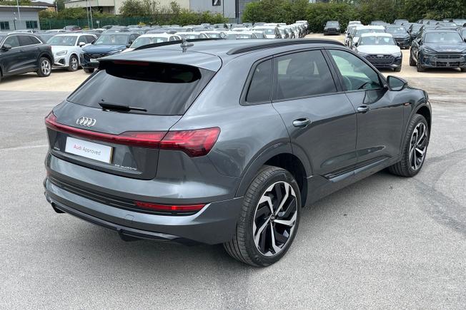 AUDI e-tron Photo 26