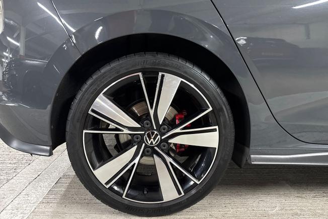 VOLKSWAGEN Golf Photo 5