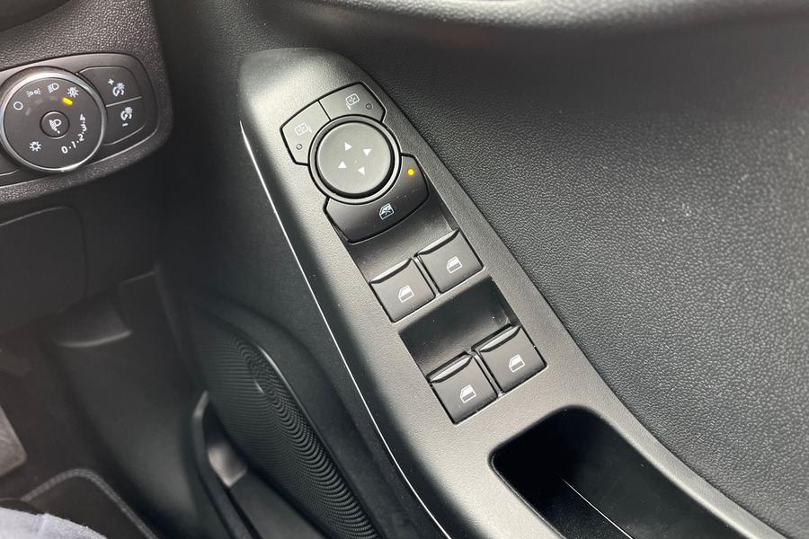 Ford Fiesta Photo autoimg-1f03abe6b0718bbcb8a6c63631a6d9b99069d1bc.jpg