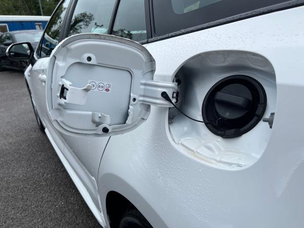 Toyota Corolla Photo autoimg-1f046f720b3ff5e9bd780485fb7ffbf0a406cdf0.jpg