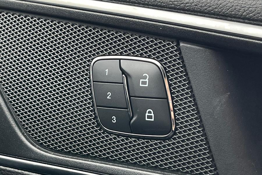 Ford S-MAX Photo autoimg-1f05c94c3e7c6789d55c663b9f41f295d150fd44.jpg