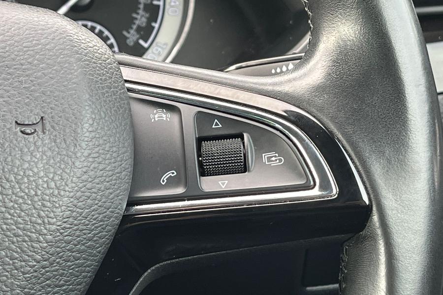 Skoda SUPERB Photo autoimg-1f0933ff74eadc9fd435e78c88779cec946043d1.jpg
