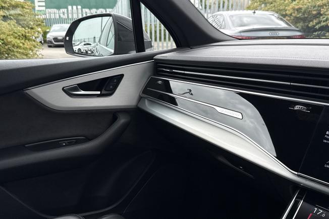 AUDI Q7 Photo 39