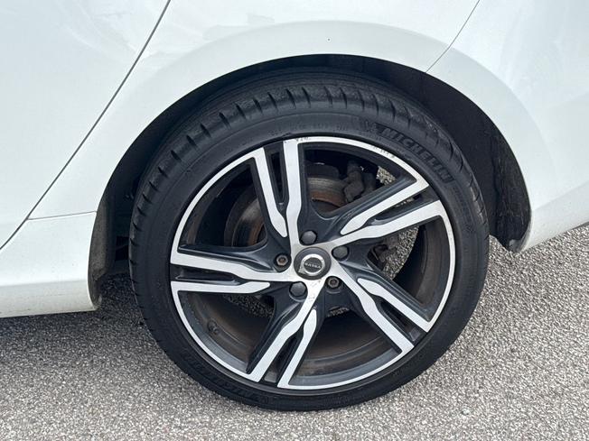 VOLVO V40 Photo 24
