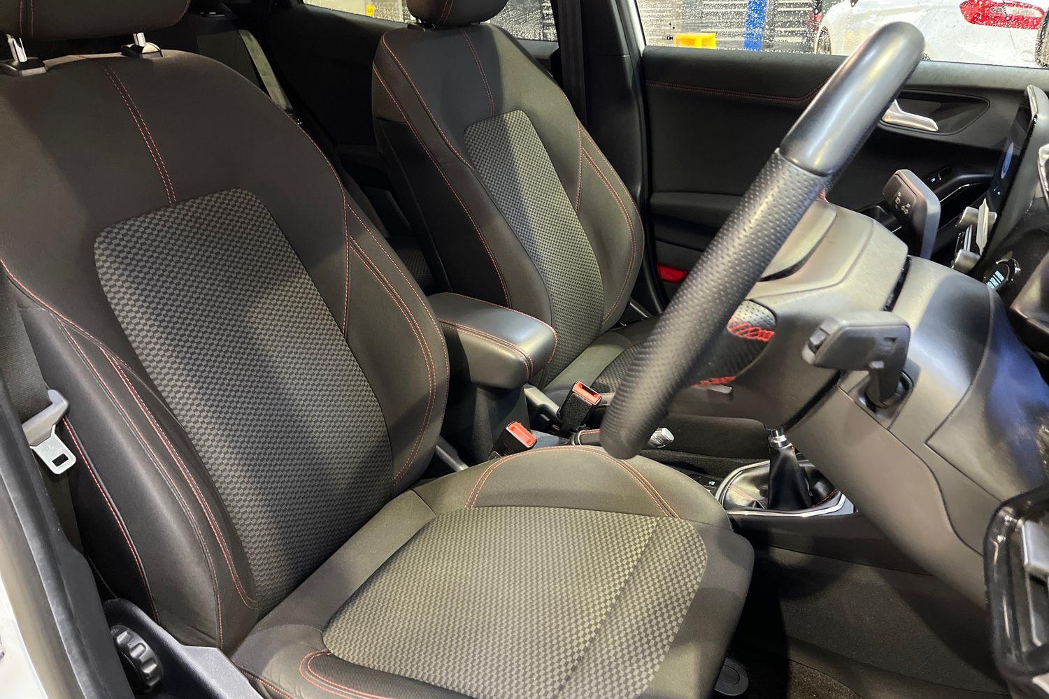 Ford PUMA Photo 16