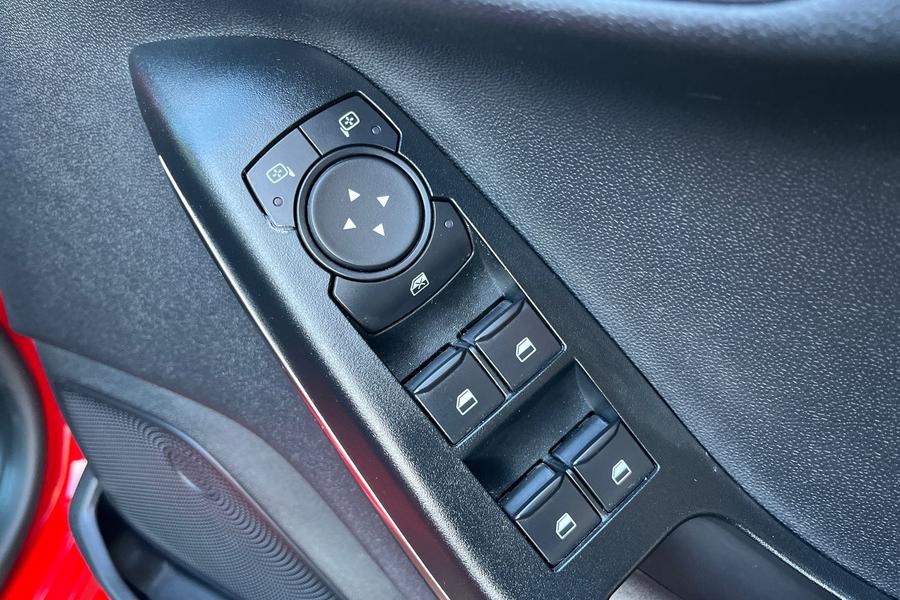 Ford FIESTA Photo autoimg-1f1379992a760fb637adef9f49ea0b39593975ed.jpg