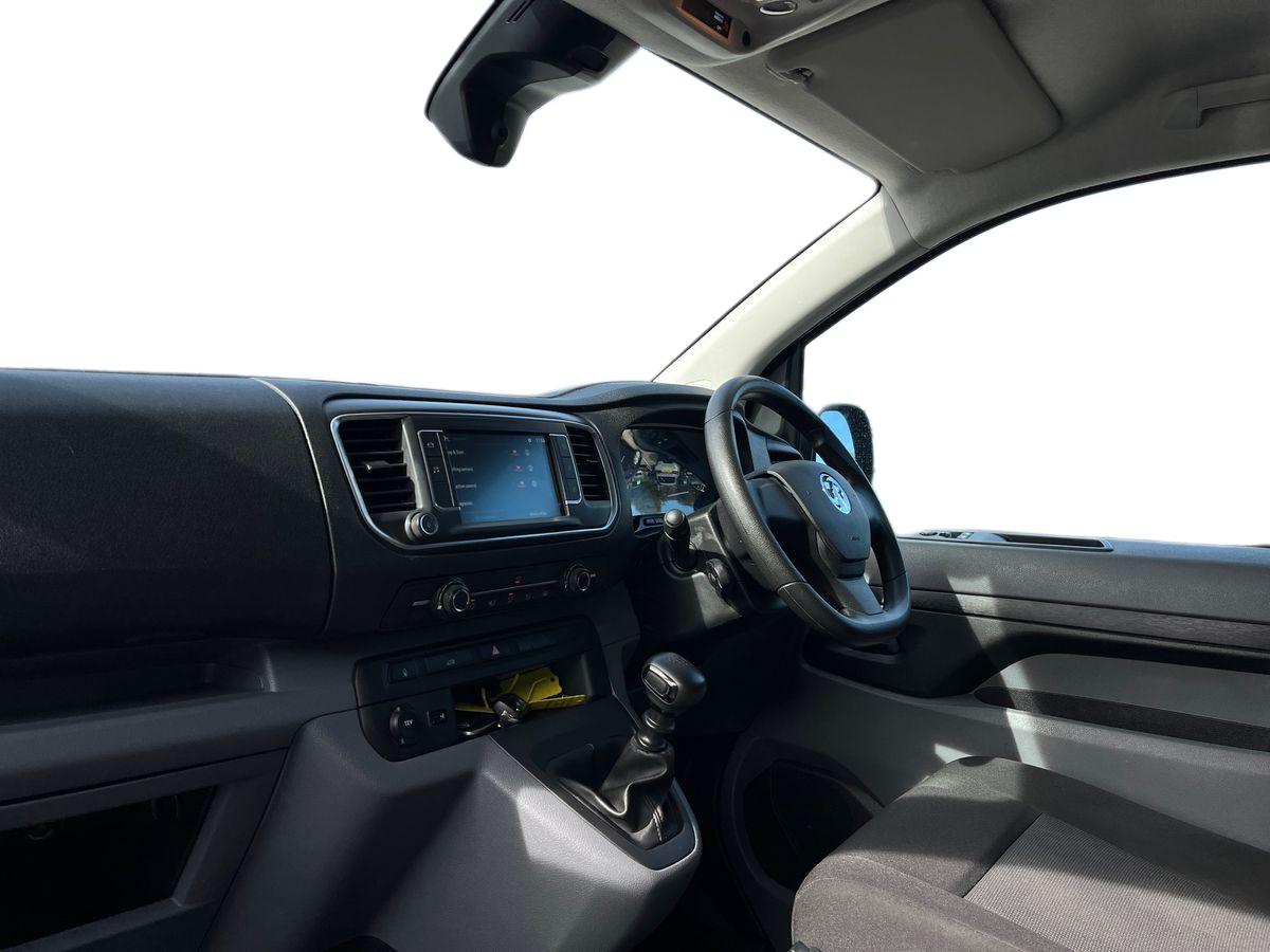 Vauxhall Vivaro Photo 2
