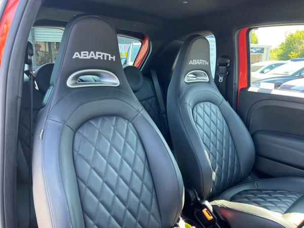 Abarth 695 Photo autoimg-1f1982f4dba76a11b27dfec8e338e4e3e16f200b.jpg