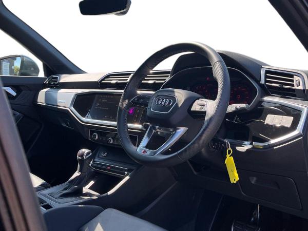 Audi Q3 Photo autoimg-1f1f26653faf72e704ae71cf0d779caa48c860bb.jpg
