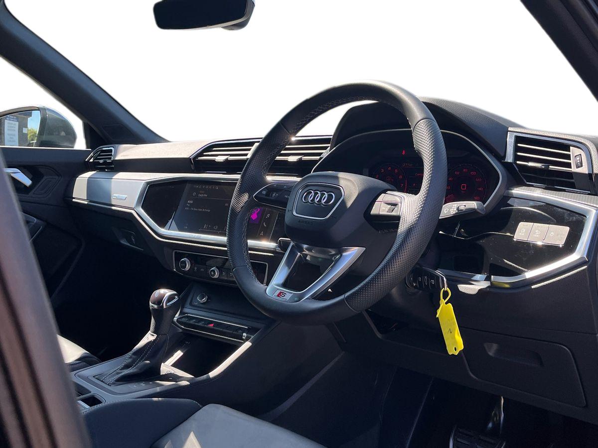 Audi Q3 Photo 19