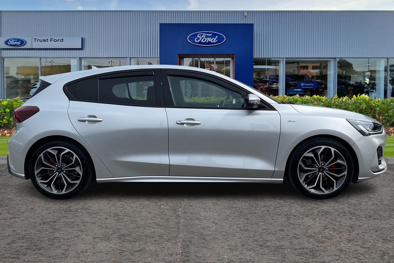 Ford Focus Photo 2
