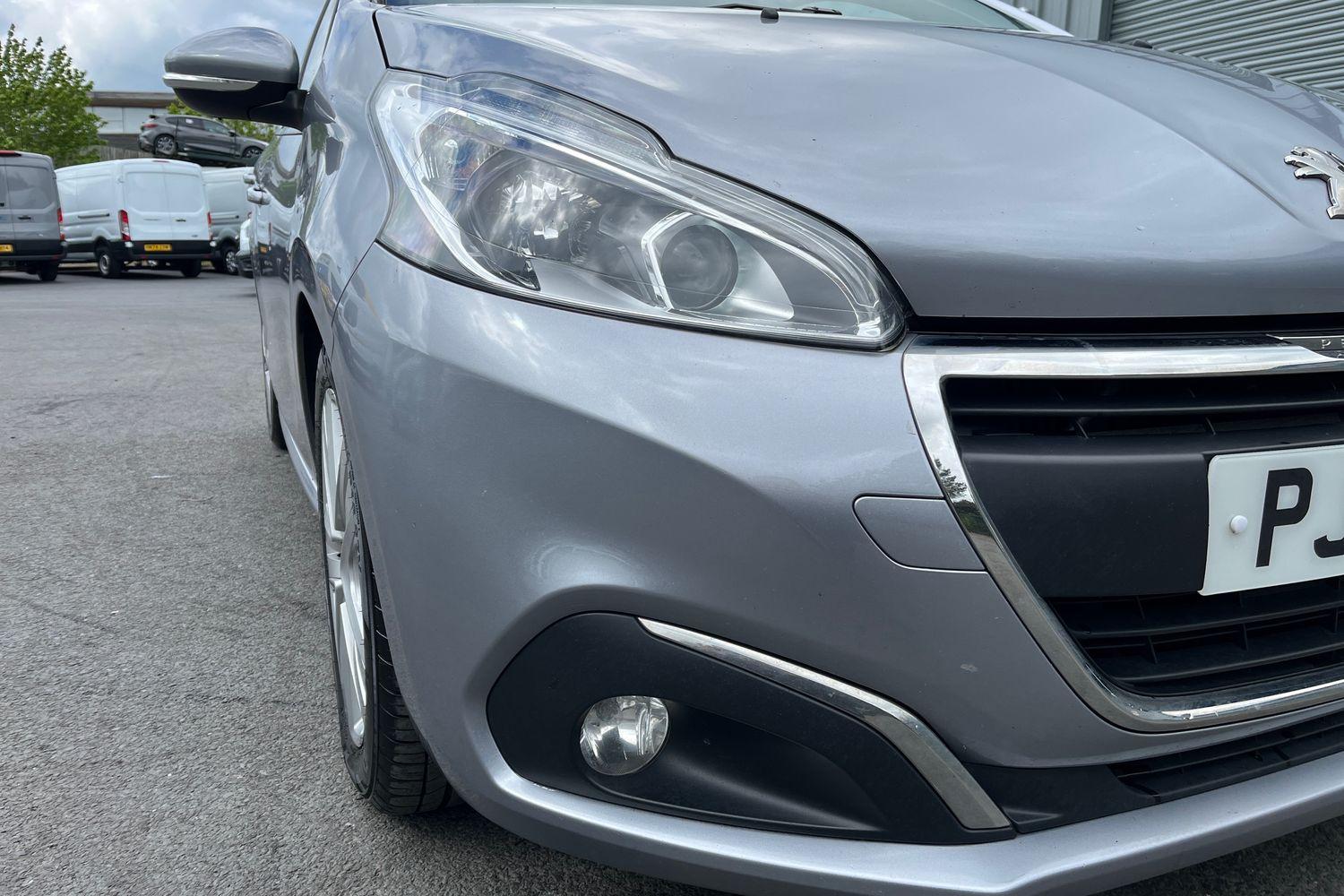 Peugeot 208 Photo 23