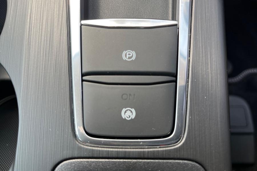 Ford Kuga Photo autoimg-1f2b346c6de1a34f10982eaef537c73ba49c5349.jpg