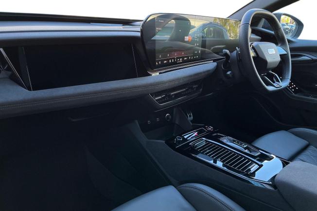 AUDI S6 E-Tron Avant Photo 2
