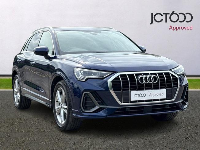 AUDI Q3 Photo 1