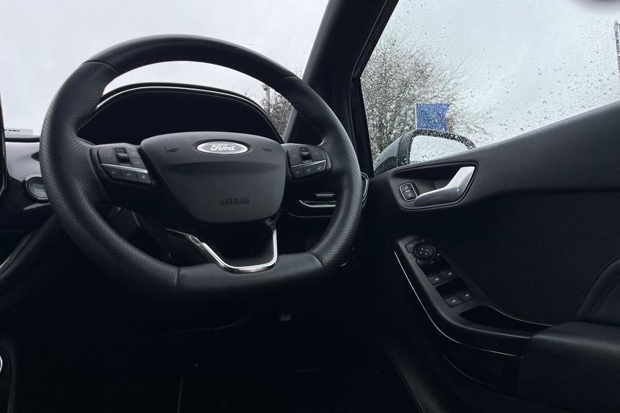 Ford FIESTA Photo autoimg-1f34ac6179879140d257b8f28b6e99b6cf0bed0b.jpg