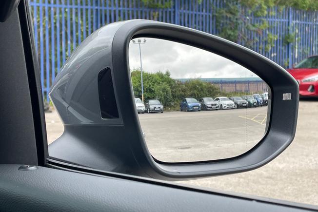 VOLKSWAGEN T-Roc Photo 36