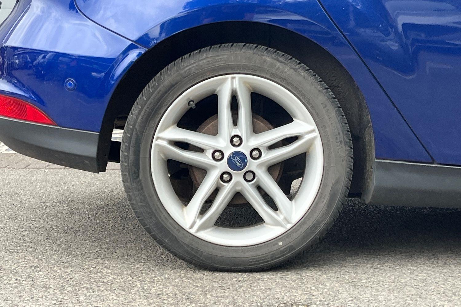 Ford FOCUS Photo 7