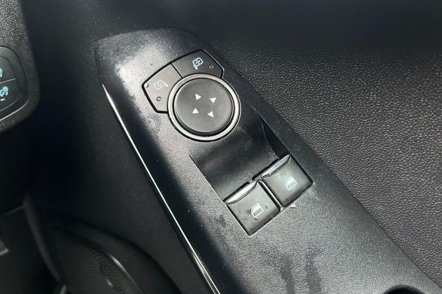 Ford FIESTA Photo autoimg-1f473f0137eebb05fc2ced4fb6be1363b692d928.jpg
