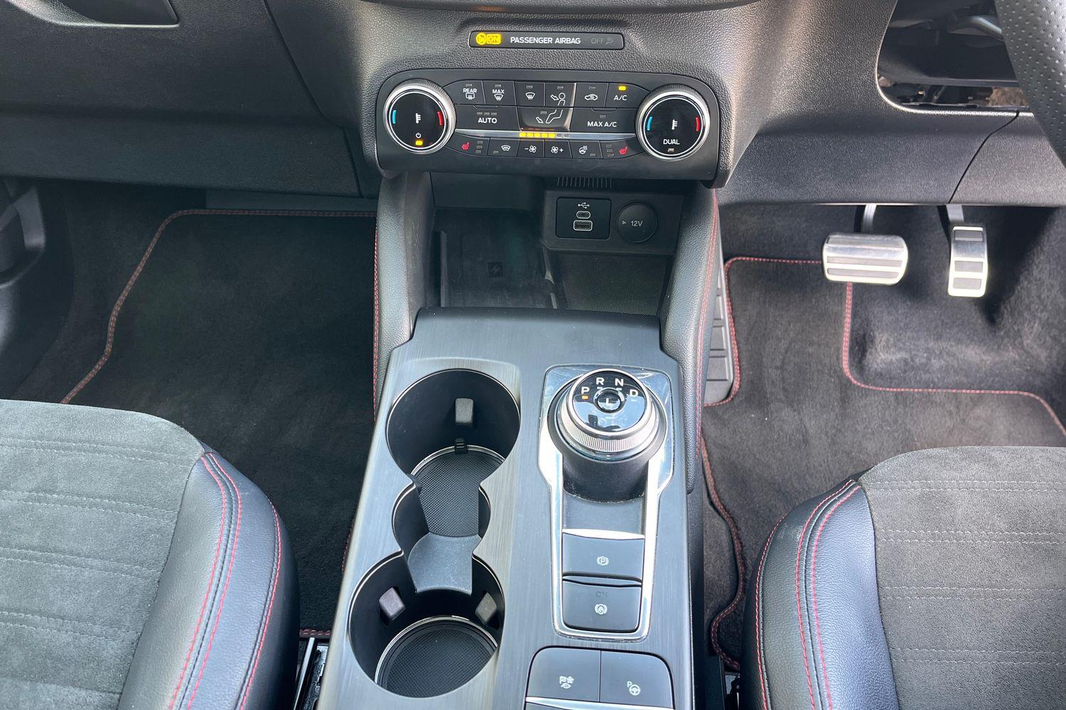 Ford KUGA Photo 34