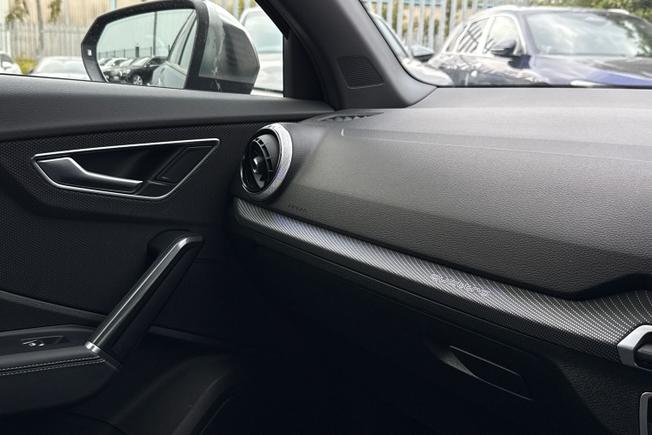 AUDI SQ2 Photo 38