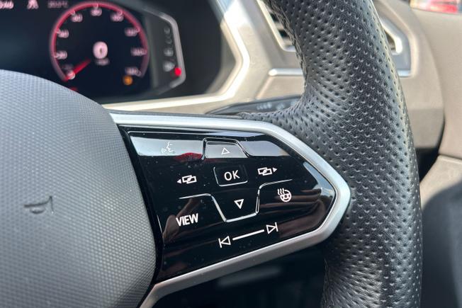 VOLKSWAGEN Tiguan Photo 17