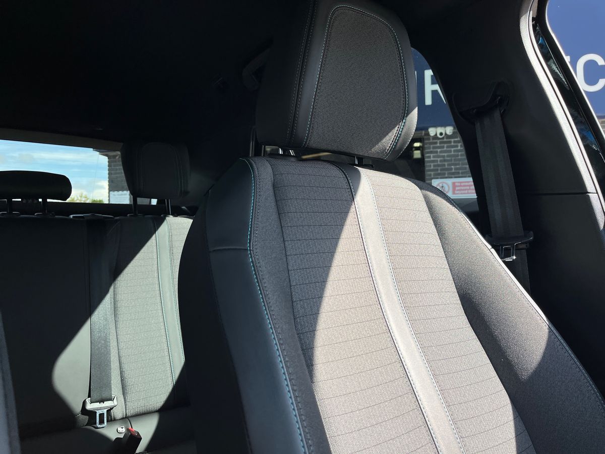 Peugeot E-2008 Photo 38