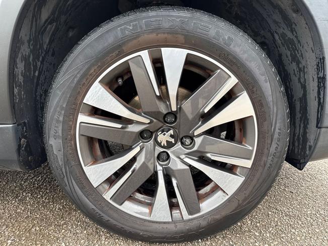 PEUGEOT 2008 Photo 5