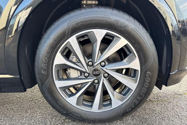 AUDI Q6 e-tron Photo 32